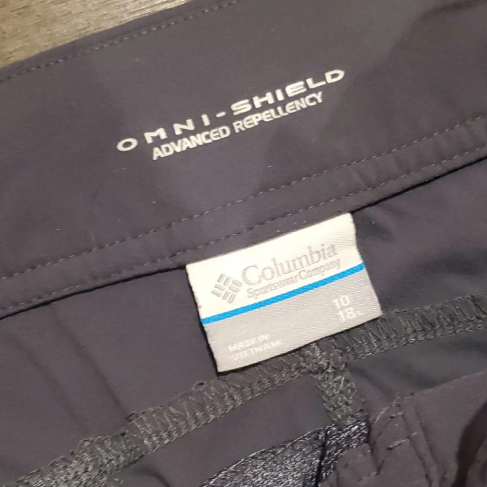 ❤COLUMBIA OMNI-SHIELD PANTS/BERMUDAS, SIZE 10 (30) - Picture 2 of 3